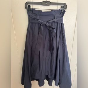 Navy basket waist skirt with pockets. COS.